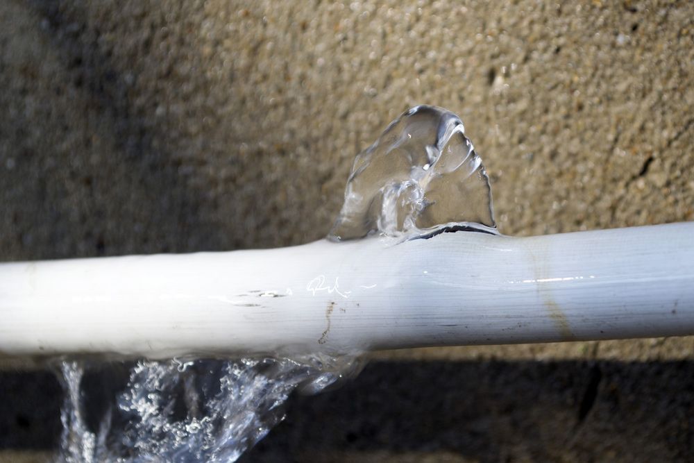 Burst Pipe? Here’s What You Should Do Before the Plumber Arrives